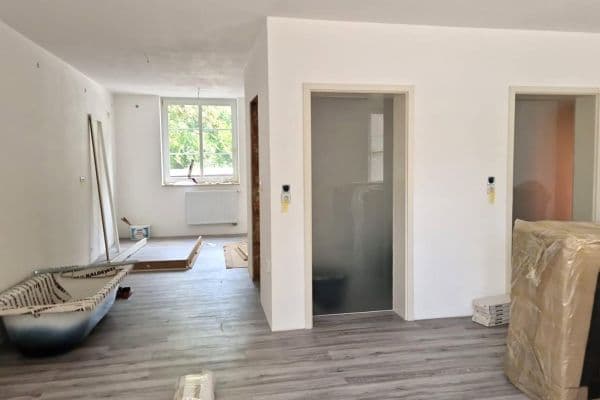 Prenájom bytu 5-izbový 140 m², Paul-Gruner-Straße 111, Chemnitz, Sasko Prenájom bytu 5-izbový 140 m², Paul-Gruner-Straße 111, Chemnitz, Sasko