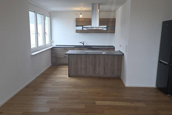 Prenájom bytu 5-izbový 135 m², Camererweg 42, Esslingen am Neckar Prenájom bytu 5-izbový 135 m², Camererweg 42, Esslingen am Neckar