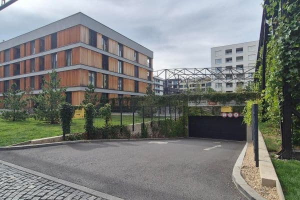Prenájom garáže 12 m², U Pergamenky, Praha - Holešovice Prenájom garáže 12 m², U Pergamenky, Praha - Holešovice