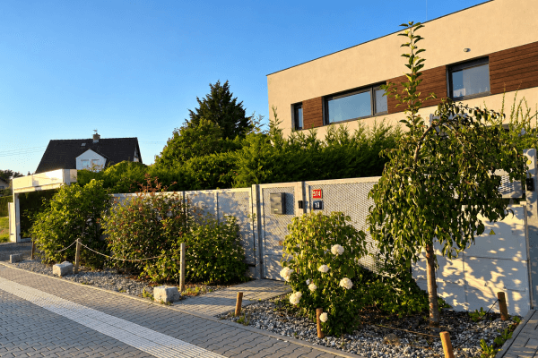 Predaj domu 124 m², pozemok 354 m², V Brance, Hostivice Predaj domu 124 m², pozemok 354 m², V Brance, Hostivice