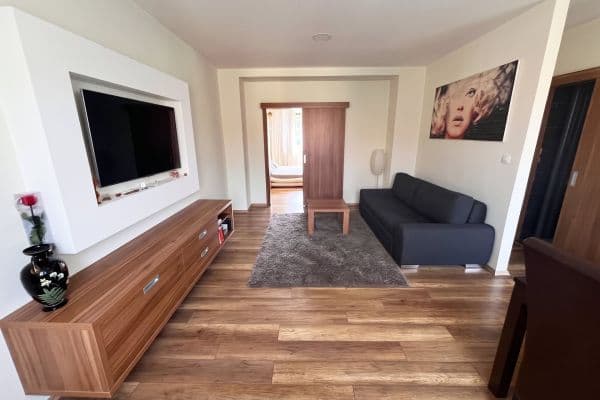Prenájom bytu 2-izbový 55 m², S. K. Neumanna, Stochov Prenájom bytu 2-izbový 55 m², S. K. Neumanna, Stochov