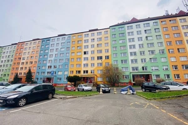 Predaj bytu 3-izbový 69 m², Rovná, Teplice Predaj bytu 3-izbový 69 m², Rovná, Teplice