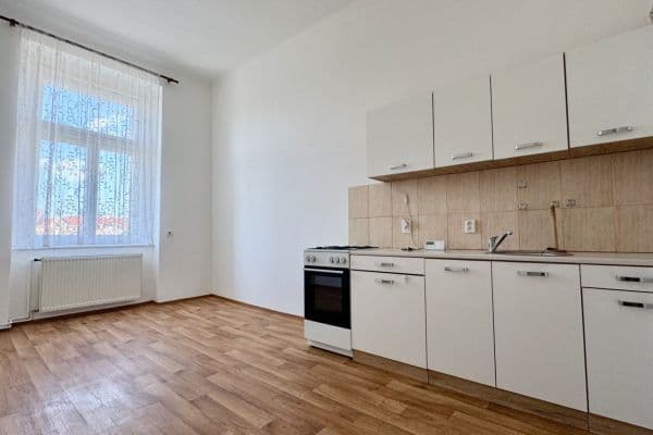 Prenájom bytu 2-izbový 42 m², Heydukova, Praha Prenájom bytu 2-izbový 42 m², Heydukova, Praha