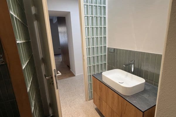 Prenájom bytu 2-izbový 45 m², Holandská, Praha Prenájom bytu 2-izbový 45 m², Holandská, Praha