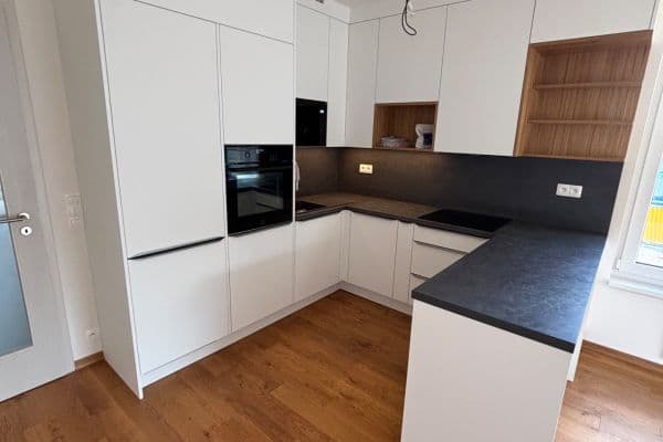 Prenájom bytu 3-izbový 72 m², Kárníkova, Praha Prenájom bytu 3-izbový 72 m², Kárníkova, Praha