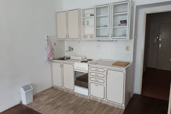 Prenájom bytu 1-izbový 28 m², Jeremenkova, Praha Prenájom bytu 1-izbový 28 m², Jeremenkova, Praha