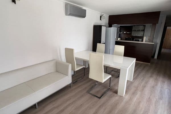 Prenájom bytu 3-izbový 60 m², Lazovná, Banská Bystrica Prenájom bytu 3-izbový 60 m², Lazovná, Banská Bystrica