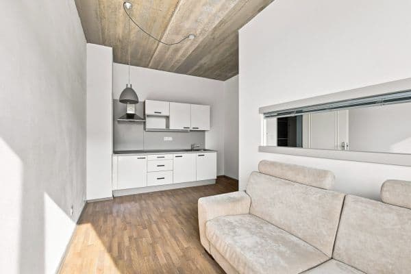 Prenájom bytu 2-izbový 33 m², Bečovská, Praha Prenájom bytu 2-izbový 33 m², Bečovská, Praha