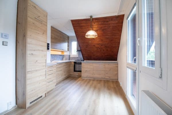 Prenájom bytu 3-izbový 75 m², Mladých, Praha Prenájom bytu 3-izbový 75 m², Mladých, Praha