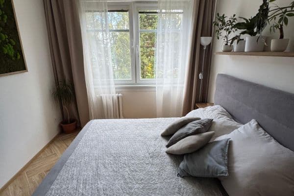 Prenájom bytu 3-izbový 78 m², Vondroušova, Praha Prenájom bytu 3-izbový 78 m², Vondroušova, Praha