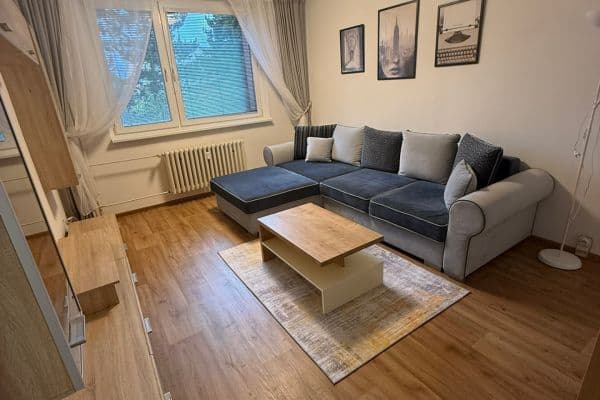 Prenájom bytu 4-izbový 74 m², Myslbekova, Třebíč, Kraj Vysočina Prenájom bytu 4-izbový 74 m², Myslbekova, Třebíč, Kraj Vysočina