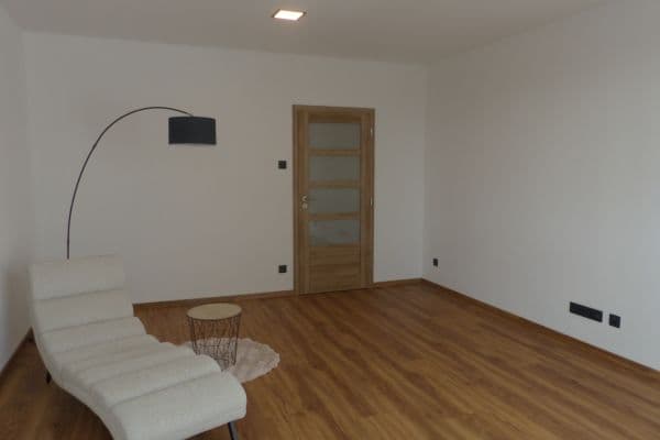 Predaj bytu 3-izbový 80 m², SO POÚ Tanvald Predaj bytu 3-izbový 80 m², SO POÚ Tanvald
