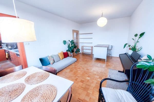 Prenájom bytu 3-izbový 73 m², náměstí Republiky, Uherské Hradiště, Zlínský kraj Prenájom bytu 3-izbový 73 m², náměstí Republiky, Uherské Hradiště, Zlínský kraj