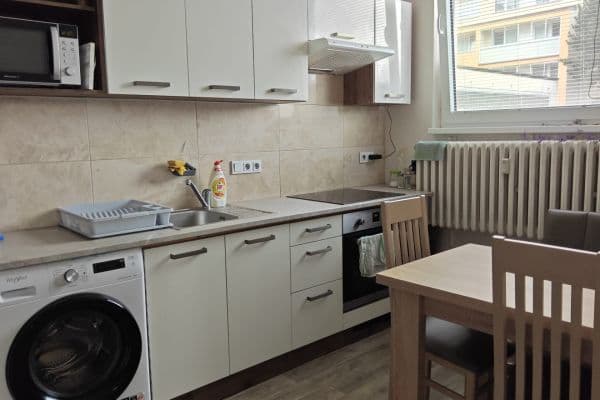 Prenájom bytu 2-izbový 39 m², Makovského, Praha Prenájom bytu 2-izbový 39 m², Makovského, Praha
