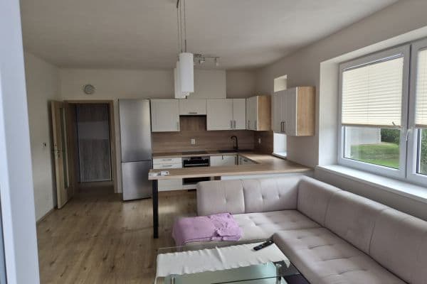 Prenájom bytu 3-izbový 84 m², U Václava, SO POÚ Plasy Prenájom bytu 3-izbový 84 m², U Václava, SO POÚ Plasy
