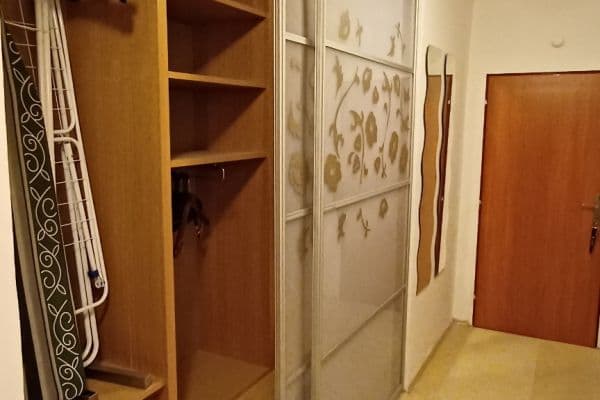 Predaj bytu 2-izbový 60 m², 28. pluku, Praha Predaj bytu 2-izbový 60 m², 28. pluku, Praha
