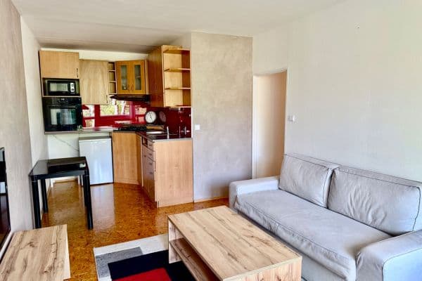 Prenájom bytu 2-izbový 40 m², Mirovická, Praha Prenájom bytu 2-izbový 40 m², Mirovická, Praha