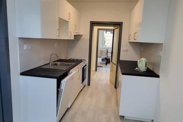 Prenájom bytu 3-izbový 70 m², Matúškova, Praha Prenájom bytu 3-izbový 70 m², Matúškova, Praha