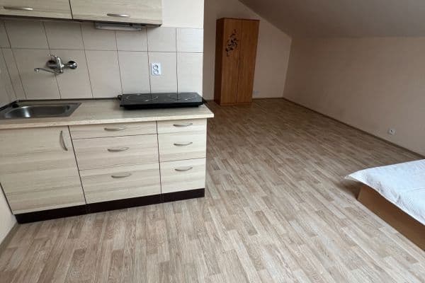 Prenájom bytu 1-izbový 30 m², Ke starým rybníkům, Praha Prenájom bytu 1-izbový 30 m², Ke starým rybníkům, Praha