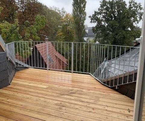 Prenájom bytu 6-izbový 160 m², Zwickauer Straße 481, Chemnitz, Sasko Prenájom bytu 6-izbový 160 m², Zwickauer Straße 481, Chemnitz, Sasko
