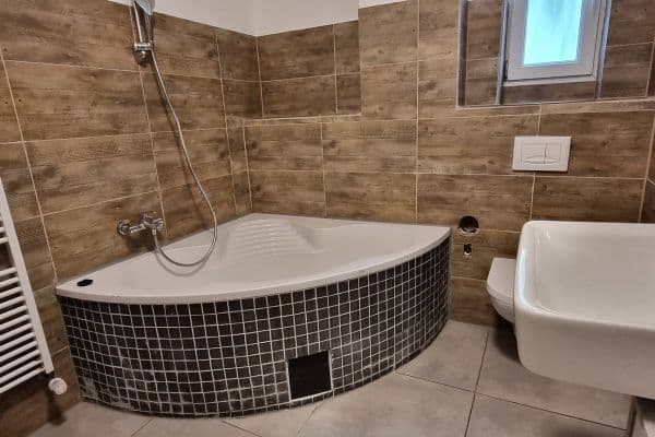 Prenájom bytu 4-izbový 103 m², Anilinstr. 30, Wuppertal Prenájom bytu 4-izbový 103 m², Anilinstr. 30, Wuppertal