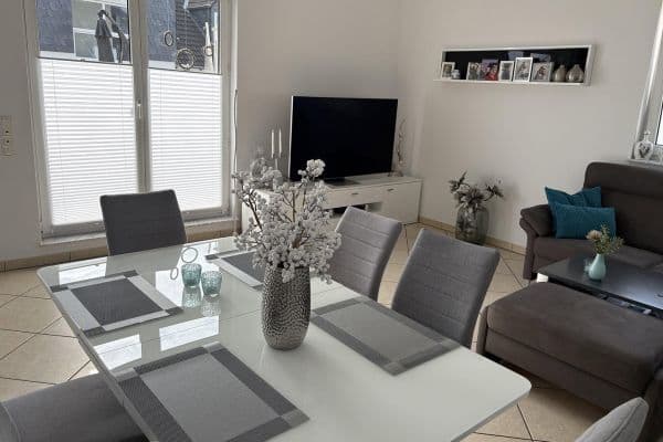 Prenájom bytu 4-izbový 118 m², Alstädter Straße 3a, Hürth Prenájom bytu 4-izbový 118 m², Alstädter Straße 3a, Hürth