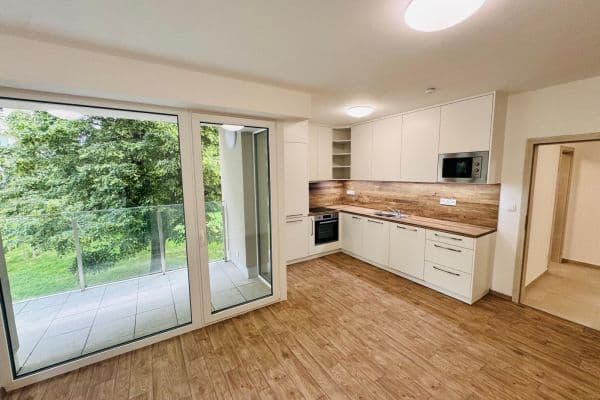 Prenájom bytu 2-izbový 55 m², Lorencova, Zlín Prenájom bytu 2-izbový 55 m², Lorencova, Zlín