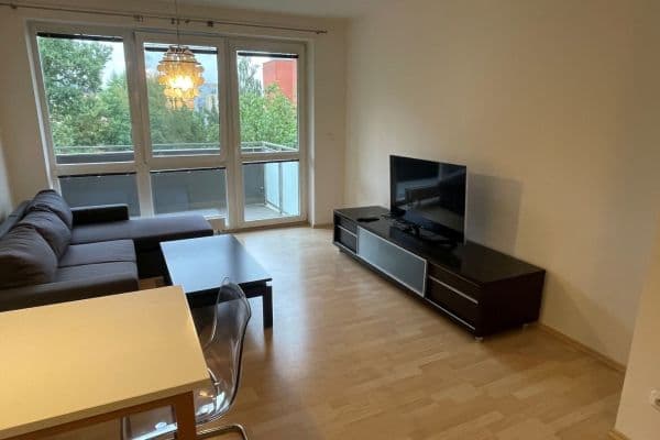 Prenájom bytu 2-izbový 60 m², Labská louka, Hradec Králové Prenájom bytu 2-izbový 60 m², Labská louka, Hradec Králové