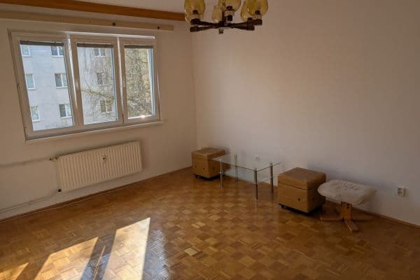 Prenájom bytu 2-izbový 58 m², Chelčického, SO POÚ Zlín Prenájom bytu 2-izbový 58 m², Chelčického, SO POÚ Zlín