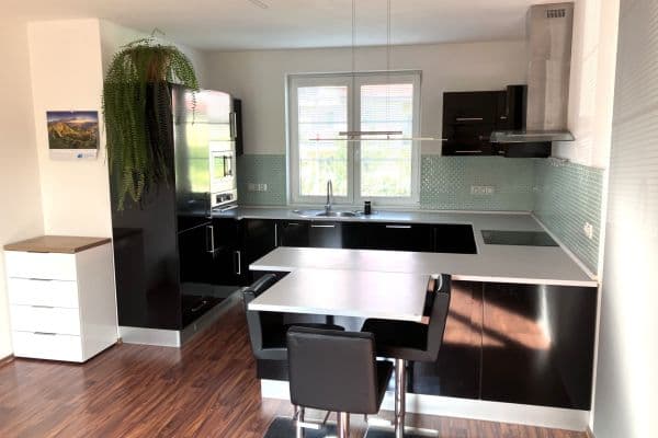 Prenájom bytu 3-izbový 70 m², Tisová, SO POÚ Roztoky Prenájom bytu 3-izbový 70 m², Tisová, SO POÚ Roztoky
