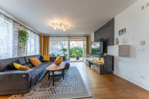 Predaj bytu 4-izbový 115 m², Mezilehlá, Praha Predaj bytu 4-izbový 115 m², Mezilehlá, Praha