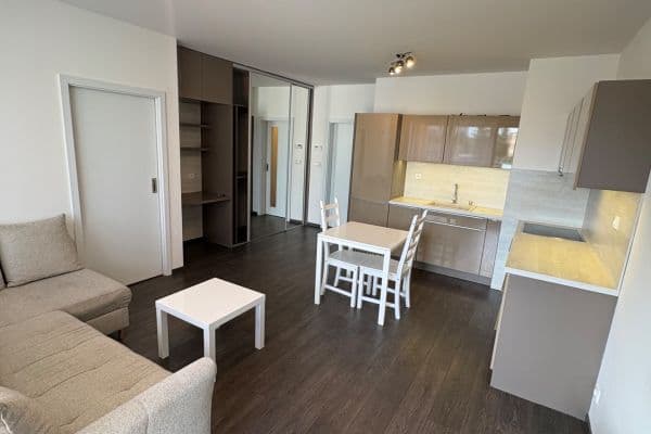 Prenájom bytu 2-izbový 46 m², Nezvalova, Olomouc Prenájom bytu 2-izbový 46 m², Nezvalova, Olomouc