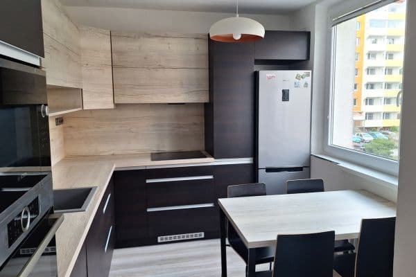 Prenájom bytu 3-izbový 74 m², Jar. Haška, Třebíč, Kraj Vysočina Prenájom bytu 3-izbový 74 m², Jar. Haška, Třebíč, Kraj Vysočina