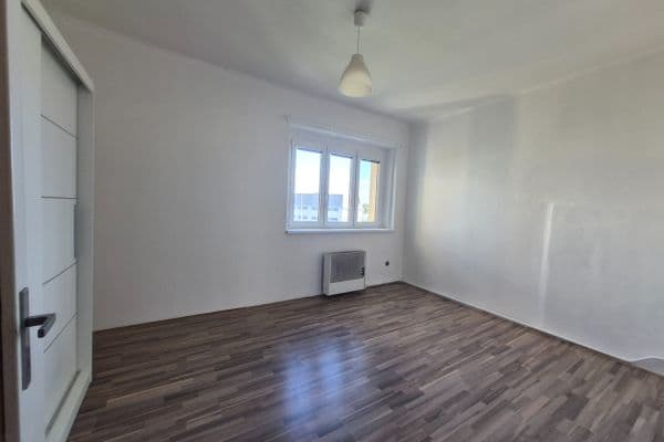 Prenájom bytu 2-izbový 52 m², Limuzská, Praha Prenájom bytu 2-izbový 52 m², Limuzská, Praha