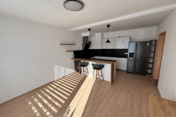 Prenájom bytu 2-izbový 48 m², Pšeničná, SO POÚ Hostivice Prenájom bytu 2-izbový 48 m², Pšeničná, SO POÚ Hostivice