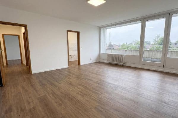 Prenájom bytu 4-izbový 100 m², Volksgartenstraße 196, Mönchengladbach Prenájom bytu 4-izbový 100 m², Volksgartenstraße 196, Mönchengladbach