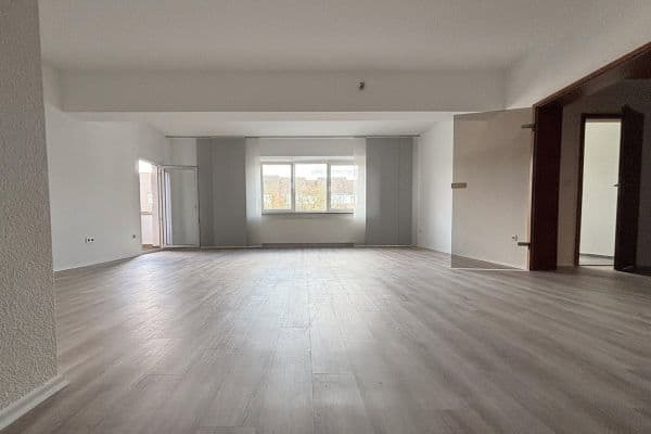Prenájom bytu 3-izbový 115 m², Braunschweig Prenájom bytu 3-izbový 115 m², Braunschweig