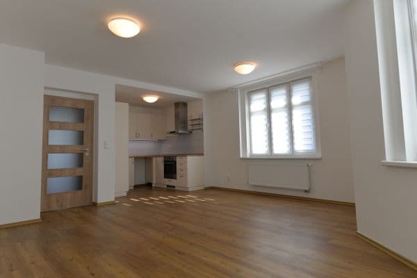 Prenájom bytu 3-izbový 94 m², Lounská, Teplice Prenájom bytu 3-izbový 94 m², Lounská, Teplice