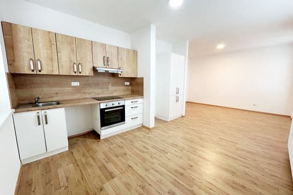 Prenájom bytu 2-izbový 56 m², Palackého, Velim Prenájom bytu 2-izbový 56 m², Palackého, Velim