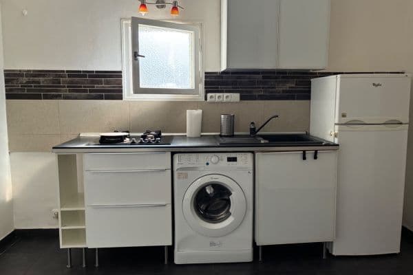 Prenájom bytu 3-izbový 63 m², Přístavní, Praha Prenájom bytu 3-izbový 63 m², Přístavní, Praha