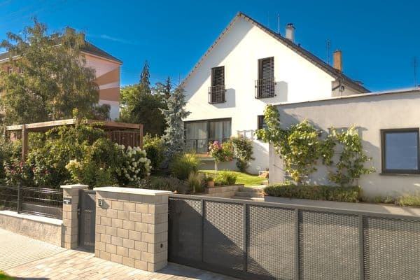 Predaj domu 203 m², pozemok 406 m², Petra Hrubého, Slaný Predaj domu 203 m², pozemok 406 m², Petra Hrubého, Slaný