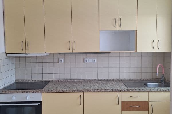 Prenájom bytu 2-izbový 46 m², Úhonická, Jeneč Prenájom bytu 2-izbový 46 m², Úhonická, Jeneč