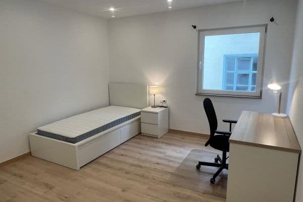 Prenájom bytu 4-izbový 105 m², Esslingen am Neckar Prenájom bytu 4-izbový 105 m², Esslingen am Neckar
