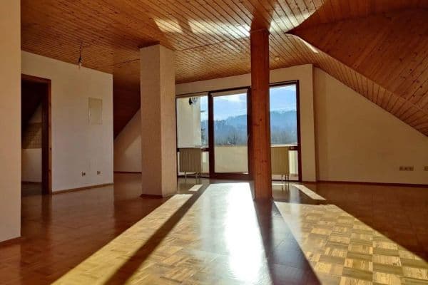 Prenájom bytu 3-izbový 100 m², Karlsruhe, Bádensko-Wurttembersko Prenájom bytu 3-izbový 100 m², Karlsruhe, Bádensko-Wurttembersko