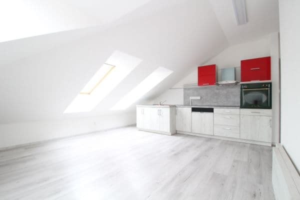 Prenájom bytu 3-izbový 78 m², Slepá, Milovice Prenájom bytu 3-izbový 78 m², Slepá, Milovice