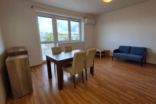 Prenájom bytu 1-izbový 34 m², Říčanská, Brno Prenájom bytu 1-izbový 34 m², Říčanská, Brno