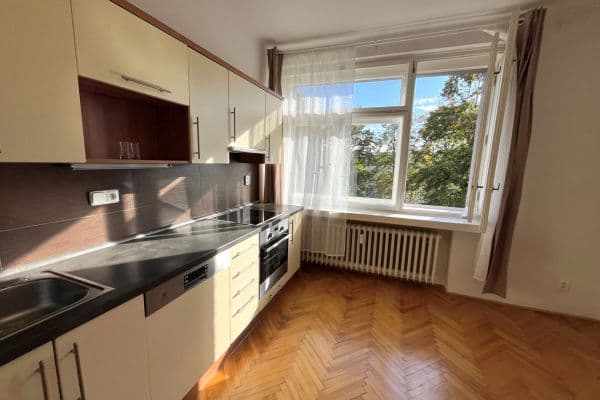 Prenájom bytu 1-izbový 30 m², Nerudova, Hradec Králové Prenájom bytu 1-izbový 30 m², Nerudova, Hradec Králové
