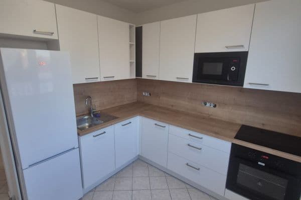 Prenájom bytu 3-izbový 75 m², Královická, Praha Prenájom bytu 3-izbový 75 m², Královická, Praha