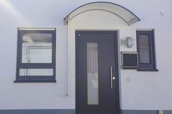 Predaj domu 118 m², pozemok 182 m², Geschwister-Scholl-Straße 11c, Königsbrunn Predaj domu 118 m², pozemok 182 m², Geschwister-Scholl-Straße 11c, Königsbrunn