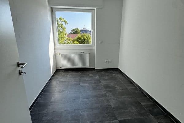 Prenájom bytu 3-izbový 80 m², Ilvesheim Prenájom bytu 3-izbový 80 m², Ilvesheim